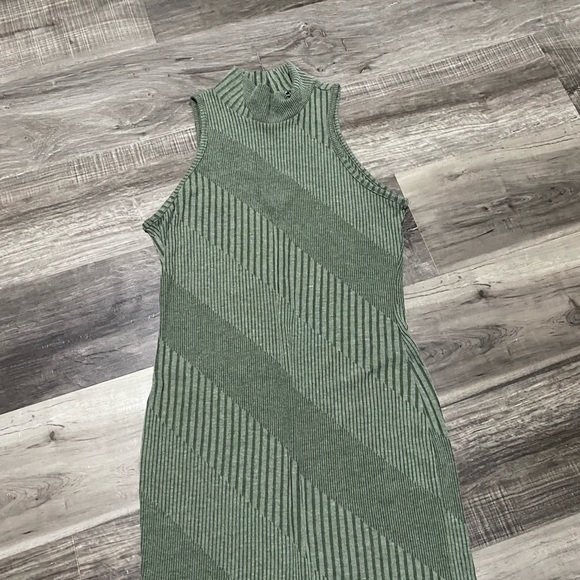 Cleo Green Striped Midi Women Dress size small - Picture 2 of 9